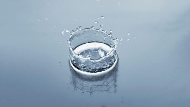 Oszczędzanie wody w kuchni – mycie naczyń, gotowanie, sprzątanie.